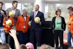 Amsterdam 21 september 2022
Koning Willem Alexander bezoekt sportdag van de Johan Cruyff foundation op de toekomst en in de Johan Cruyff Arena . Danny Cruyff Jordi Cruyff en zijn dochter Susila . Koning Willem Alexander en Sjaak Swart