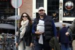 Amsterdam 1 oktober 2022
Thierry Baudet en zijn vrouw Davide Heijmans maken samen voor het eerst wandeling met hun zoontje die vorige week is geboren.