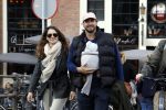 Amsterdam 1 oktober 2022
Thierry Baudet en zijn vrouw Davide Heijmans maken samen voor het eerst wandeling met hun zoontje die vorige week is geboren.