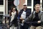 Amsterdam 1 oktober 2022
Thierry Baudet en zijn vrouw Davide Heijmans maken samen voor het eerst wandeling met hun zoontje die vorige week is geboren.