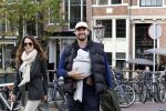Amsterdam 1 oktober 2022
Thierry Baudet en zijn vrouw Davide Heijmans maken samen voor het eerst wandeling met hun zoontje die vorige week is geboren.