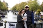 Amsterdam 1 oktober 2022
Thierry Baudet en zijn vrouw Davide Heijmans maken samen voor het eerst wandeling met hun zoontje die vorige week is geboren.