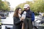 Amsterdam 1 oktober 2022
Thierry Baudet en zijn vrouw Davide Heijmans maken samen voor het eerst wandeling met hun zoontje die vorige week is geboren.