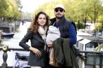 Amsterdam 1 oktober 2022
Thierry Baudet en zijn vrouw Davide Heijmans maken samen voor het eerst wandeling met hun zoontje die vorige week is geboren.