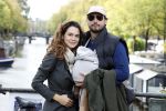 Amsterdam 1 oktober 2022
Thierry Baudet en zijn vrouw Davide Heijmans maken samen voor het eerst wandeling met hun zoontje die vorige week is geboren.