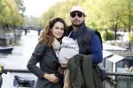 Amsterdam 1 oktober 2022
Thierry Baudet en zijn vrouw Davide Heijmans maken samen voor het eerst wandeling met hun zoontje die vorige week is geboren.