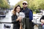 Amsterdam 1 oktober 2022
Thierry Baudet en zijn vrouw Davide Heijmans maken samen voor het eerst wandeling met hun zoontje die vorige week is geboren.