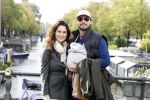 Amsterdam 1 oktober 2022
Thierry Baudet en zijn vrouw Davide Heijmans maken samen voor het eerst wandeling met hun zoontje die vorige week is geboren.