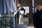Zuiderwoude en Monnickendam 29 september 2022
Thijs Romer bij zijn huis en boodschappen doen met de zoon van zijn vrouw Igone de Jongh