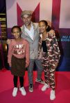 Amsterdam 30 september 2022
Premiere Misfit in Pathe arena.
De cast bestond oa uit Bettina Holwerda, Timor Steffens Senna Ramos Duncan Tromp Stefania Nienke v Dijk Anique Dreamon Kes v d Broek Ricky Naingolan Roosmarijn Wind Felice Poppeliers en Kimberley Agyarko . Tjeerd Oosterhuis met dochters