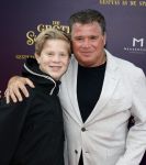 Amsterdam 2 oktober 2022
Premiere de grote sinterklaasfilm gespuis in de speelgoedkluis in Tuschinski. 
Wolter Kroes met zoon