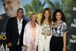 Amsterdam 25 september 2022
Premiere ticket to paradise in Tuschinski.
Zoey Ivory (rechts) met haar zus Whitney van der Koelen en haar ouders