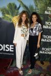 Amsterdam 25 september 2022
Premiere ticket to paradise in Tuschinski.
Zoey Ivory (rechts) met haar zus Whitney van der Koelen en haar ouders