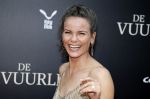 Amsterdam 11 september 2023
Premiere de Vuurlinie in Thuschinski Amsterdam . Angela Schijf draagt sieranden van Prinses Margarita