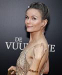 Amsterdam 11 september 2023
Premiere de Vuurlinie in Thuschinski Amsterdam . Angela Schijf draagt sieranden van Prinses Margarita