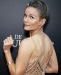 Amsterdam 11 september 2023
Premiere de Vuurlinie in Thuschinski Amsterdam . Angela Schijf draagt sieranden van Prinses Margarita