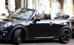 Amsterdam 11 september 2023
Caroline Tensen in haar mini cooper Cabrio  op beethovenstraat