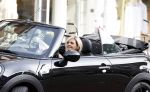 Amsterdam 11 september 2023
Caroline Tensen in haar mini cooper Cabrio  op beethovenstraat