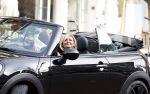 Amsterdam 11 september 2023
Caroline Tensen in haar mini cooper Cabrio  op beethovenstraat