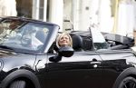 Amsterdam 11 september 2023
Caroline Tensen in haar mini cooper Cabrio  op beethovenstraat