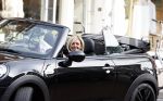 Amsterdam 11 september 2023
Caroline Tensen in haar mini cooper Cabrio  op beethovenstraat