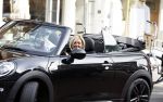 Amsterdam 11 september 2023
Caroline Tensen in haar mini cooper Cabrio  op beethovenstraat