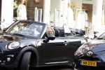 Amsterdam 11 september 2023
Caroline Tensen in haar mini cooper Cabrio  op beethovenstraat