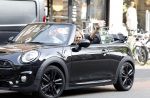 Amsterdam 11 september 2023
Caroline Tensen in haar mini cooper Cabrio  op beethovenstraat
