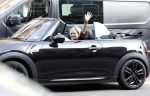 Amsterdam 11 september 2023
Caroline Tensen in haar mini cooper Cabrio  op beethovenstraat