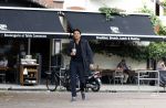 Amsterdam 25 augustus 2023
Danilo Kuiters drinkt sapje op de cornelis schuytstraat.