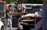 Abcoude 16 september 2023
Douwe Bob zijn vriendin met zoontje gaan verhuizen naar Abcoude . Ze hebben een huis gekocht aan het Gein .
