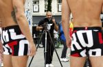 Amsterdam 2 september 2023
Everon Jackson Hooi heeft fotoshoot met zijn ondergoed merk Iamtoro op Leidseplein in het centrum van Amsterdam.
