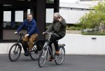 Hilversum 29 augustus 2023
Presentatie nieuwe tv seizoen NPO bij studio 21 op het mediapark. Felix Meurders op de fiets