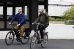 Hilversum 29 augustus 2023
Presentatie nieuwe tv seizoen NPO bij studio 21 op het mediapark. Felix Meurders op de fiets