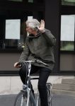 Hilversum 29 augustus 2023
Presentatie nieuwe tv seizoen NPO bij studio 21 op het mediapark. Felix Meurders op de fiets