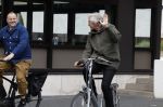Hilversum 29 augustus 2023
Presentatie nieuwe tv seizoen NPO bij studio 21 op het mediapark. Felix Meurders op de fiets