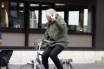 Hilversum 29 augustus 2023
Presentatie nieuwe tv seizoen NPO bij studio 21 op het mediapark. Felix Meurders op de fiets