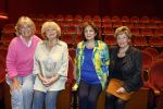 Laren 21 september 2023
Greetje Kauffeld , Tineke de Nooij , Ciska Peters en Therese Steinmetz wonen alle 4 in het Rosa Spier Huis .