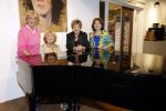 Laren 21 september 2023
Greetje Kauffeld , Tineke de Nooij , Ciska Peters en Therese Steinmetz wonen alle 4 in het Rosa Spier Huis .