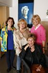 Laren 21 september 2023
Greetje Kauffeld , Tineke de Nooij , Ciska Peters en Therese Steinmetz wonen alle 4 in het Rosa Spier Huis .