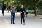 Amsterdam 1 september 2023
Johnny Heitinga met goede vriend Ralph Manheim met kopje koffie in het vondelpark.
