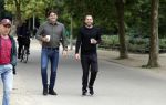 Amsterdam 1 september 2023
Johnny Heitinga met goede vriend Ralph Manheim met kopje koffie in het vondelpark.