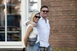 Amsterdam 8 september 2023
Johnny de Mol en zijn vrouw Anouk de Mol  op straat in Amsterdam zuid.
