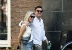 Amsterdam 8 september 2023
Johnny de Mol en zijn vrouw Anouk de Mol  op straat in Amsterdam zuid.