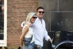 Amsterdam 8 september 2023
Johnny de Mol en zijn vrouw Anouk de Mol  op straat in Amsterdam zuid.