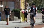 Alkmaar 20 augustus 2023
Mary Borsato Armando Borsato en zijn dochters bij het complex waar Marco Borsato woont