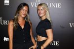 Amsterdam 11 september 2023
Premiere de Vuurlinie in Thuschinski Amsterdam .  Renee Bosveld met een vriendin