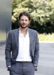 Barneveld 23 augustus 2023
Dorian Bindels en Soy Kroon gaan de mannelijke hoofdrollen spelen in 40-45 de Musical die door Studio 100 geproduceerd wordt . De vrouwelijke hoofdrollen worden vertolkt door Niniane Everaert en Gaia Aikman .De voorstelling gaat spelen in de midden Nederland hallen. Gert Verhulst is de bedenker. Renze Klamer presenteert het .