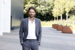 Barneveld 23 augustus 2023
Dorian Bindels en Soy Kroon gaan de mannelijke hoofdrollen spelen in 40-45 de Musical die door Studio 100 geproduceerd wordt . De vrouwelijke hoofdrollen worden vertolkt door Niniane Everaert en Gaia Aikman .De voorstelling gaat spelen in de midden Nederland hallen. Gert Verhulst is de bedenker. Renze Klamer presenteert het .