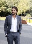 Barneveld 23 augustus 2023
Dorian Bindels en Soy Kroon gaan de mannelijke hoofdrollen spelen in 40-45 de Musical die door Studio 100 geproduceerd wordt . De vrouwelijke hoofdrollen worden vertolkt door Niniane Everaert en Gaia Aikman .De voorstelling gaat spelen in de midden Nederland hallen. Gert Verhulst is de bedenker. Renze Klamer presenteert het .